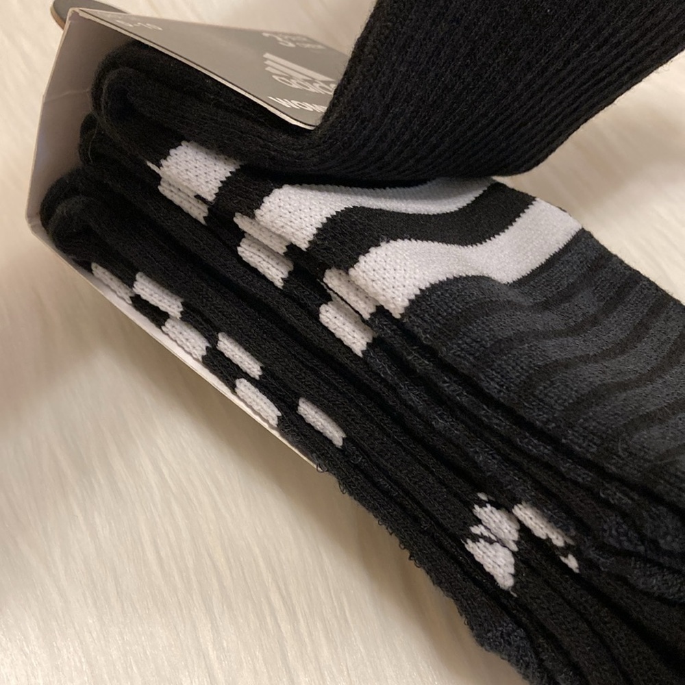 NWT!! Women’s Adidas b&w crew socks - Picture 4 of 5